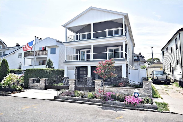 view of front of home featuring a balcony