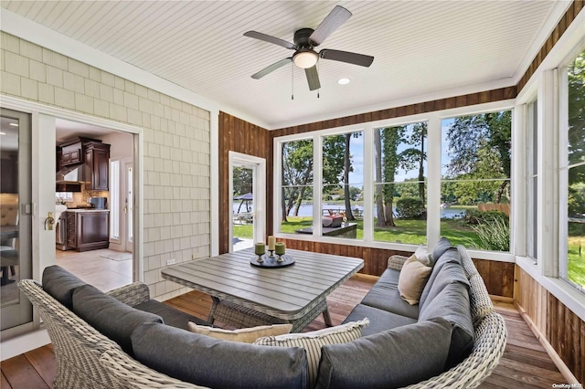 sunroom / solarium with ceiling fan