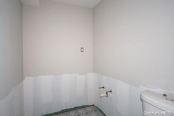 127 Berkshire Rd, Rockville Centre, NY 11570 - bathroom with toilet
