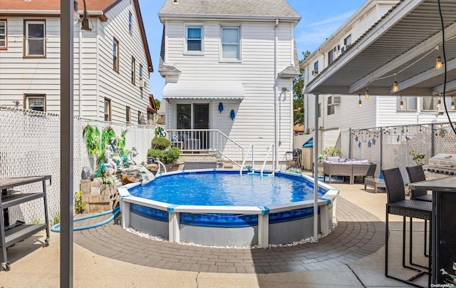 view of swimming pool