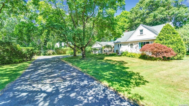 view of front of home with a front lawn