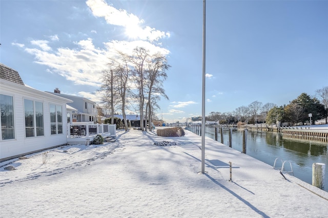 view of yard featuring a water view