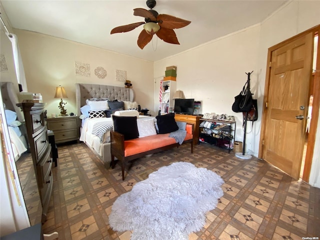 bedroom with ceiling fan