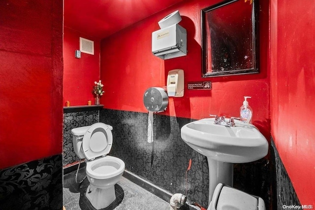 bathroom featuring toilet