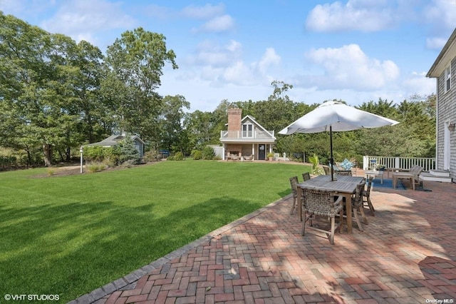 view of yard featuring a patio area