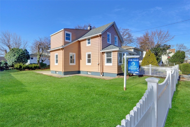 back of house featuring a lawn