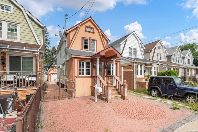 view of front facade featuring a garage