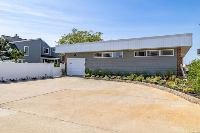 view of front facade featuring a garage