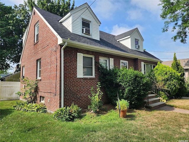 view of front of home featuring a front yard