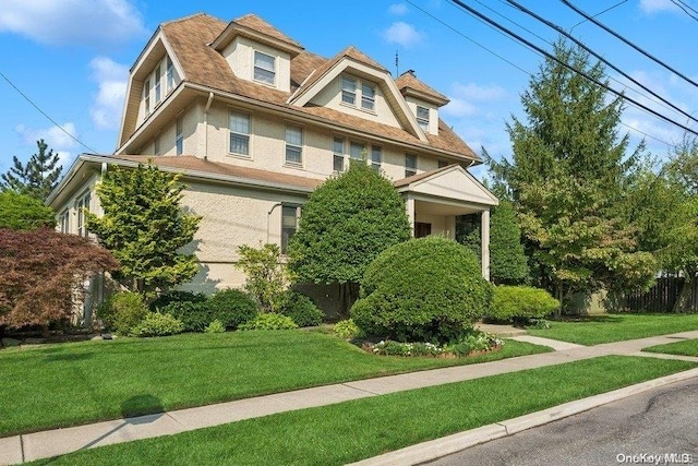 view of front of home featuring a front lawn