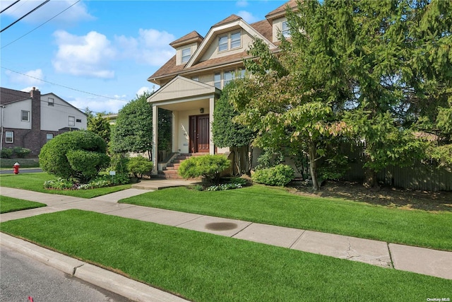 view of front of house featuring a front yard