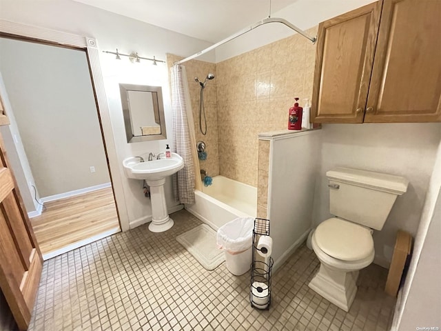 bathroom featuring hardwood / wood-style flooring, toilet, and shower / tub combo