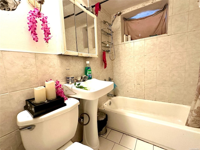 bathroom featuring tile patterned floors, decorative backsplash, toilet, shower / bathtub combination with curtain, and tile walls