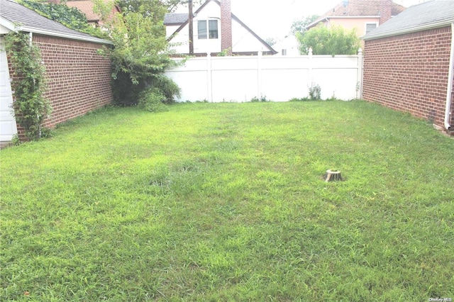 view of yard featuring fence