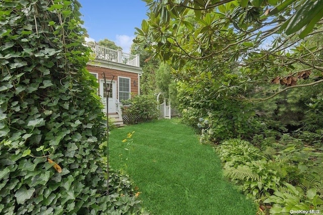 view of yard featuring a balcony