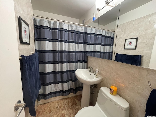 bathroom with backsplash, curtained shower, tile walls, and toilet