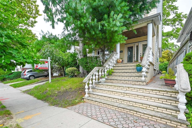 doorway to property with covered porch