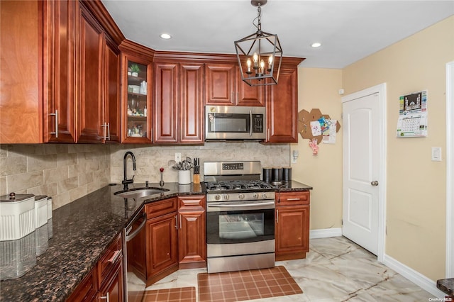 kitchen with sink, hanging light fixtures, decorative backsplash, a notable chandelier, and stainless steel appliances