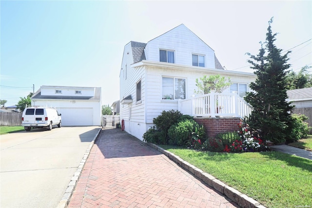 view of front of home with a front lawn