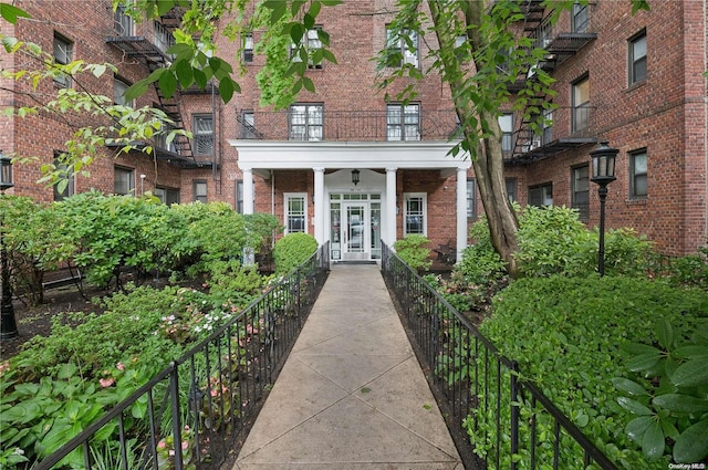 view of exterior entry with ceiling fan