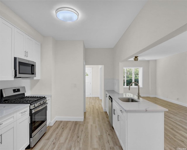 2 Oak Ct, Staten Island, NY 10308 - kitchen with appliances with stainless steel finishes, a sink, light wood finished floors, a peninsula, and white cabinetry