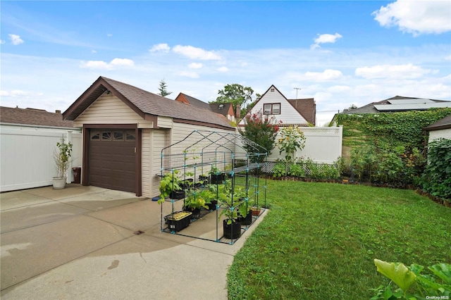 view of yard with an outbuilding and a garage