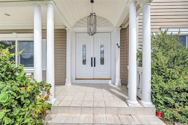 entrance to property featuring covered porch