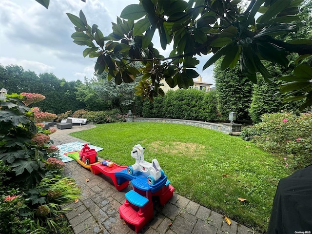 view of yard with an outdoor hangout area and a patio