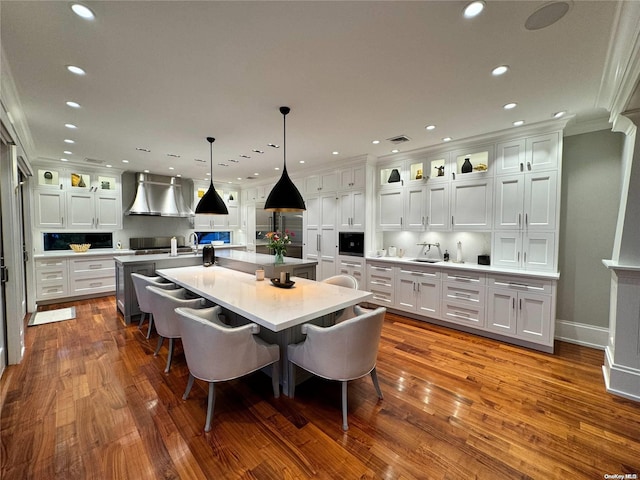 dining space featuring baseboards, ornamental molding, dark wood-style flooring, and recessed lighting