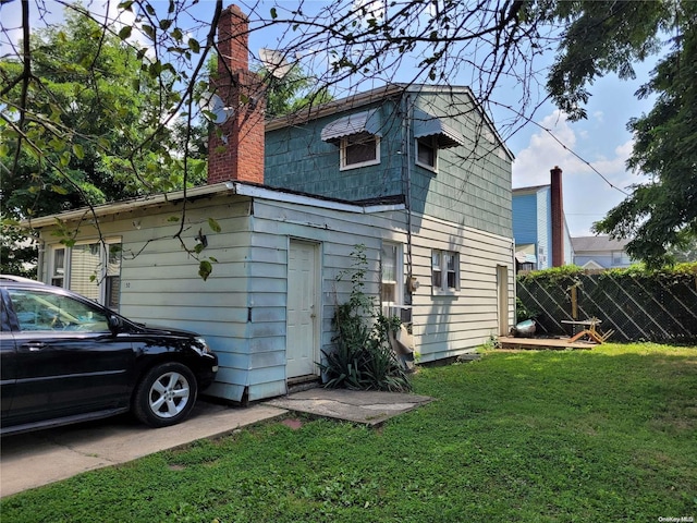 back of house featuring a yard