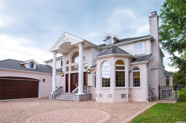 view of front facade featuring a garage