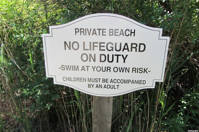 view of community / neighborhood sign