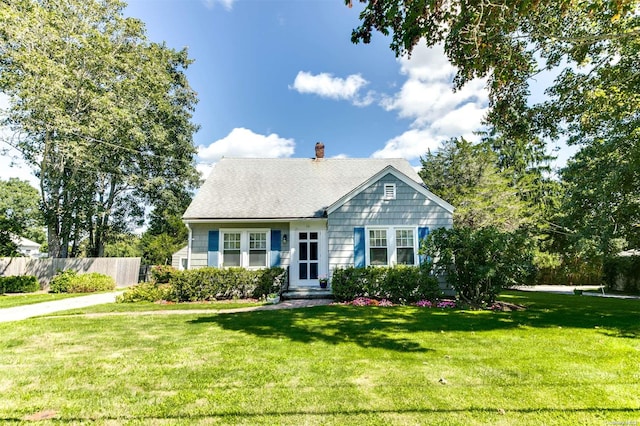 view of front facade with a front yard