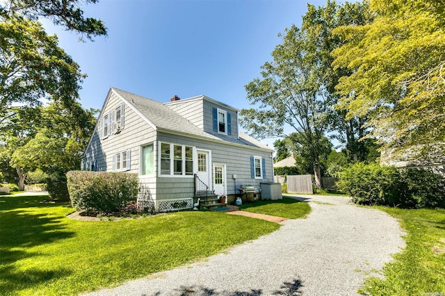 view of front of property with a front yard