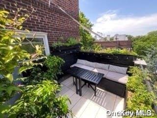 view of patio featuring outdoor lounge area