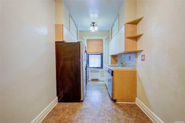 kitchen featuring decorative backsplash, appliances with stainless steel finishes, and sink