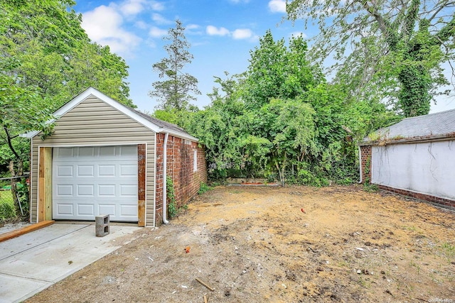 view of yard featuring an outbuilding and a garage