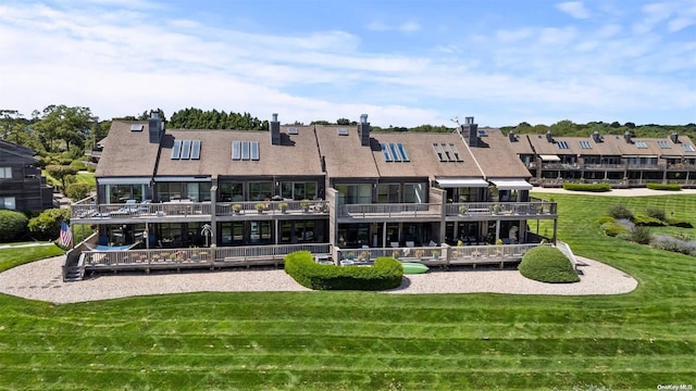 back of house featuring a yard