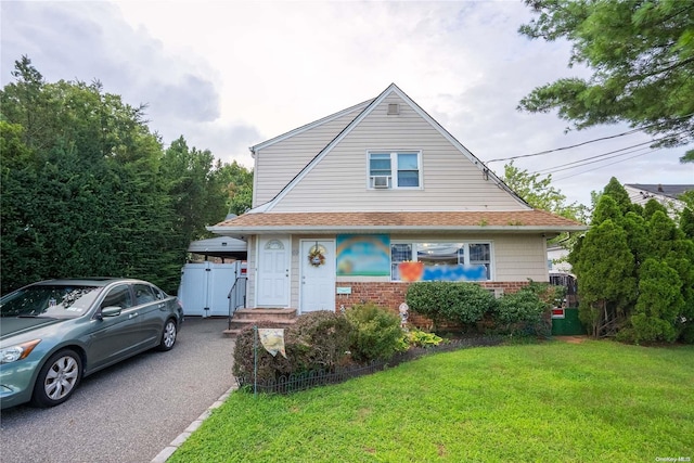 view of front facade with a front yard