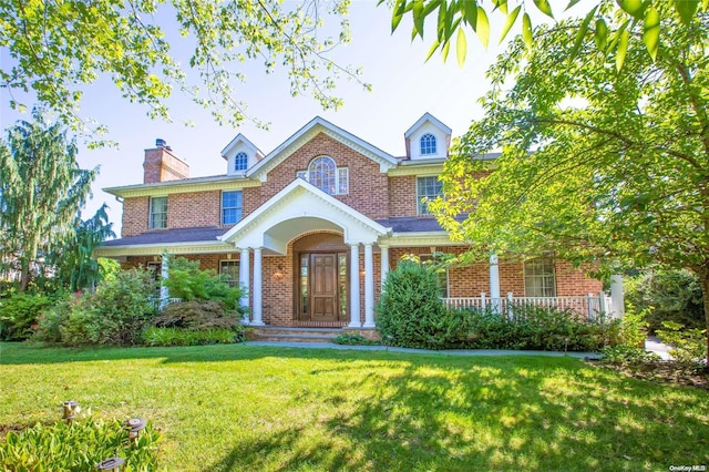 view of front of home featuring a front yard