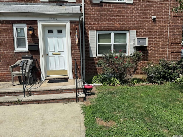 entrance to property featuring a yard