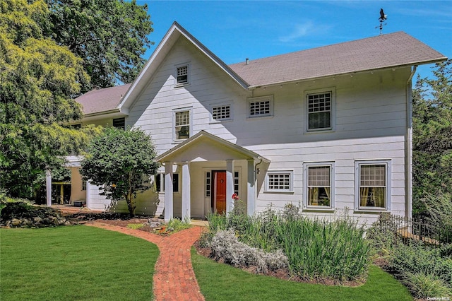 view of front of house featuring a front lawn