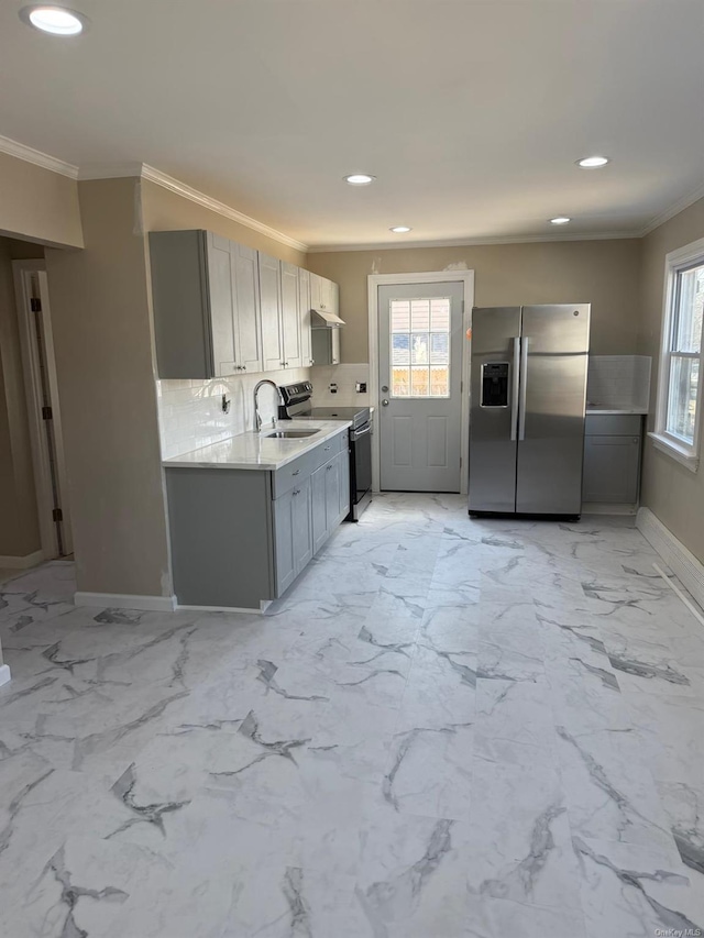 kitchen featuring stainless steel appliances, light countertops, a sink, and gray cabinetry