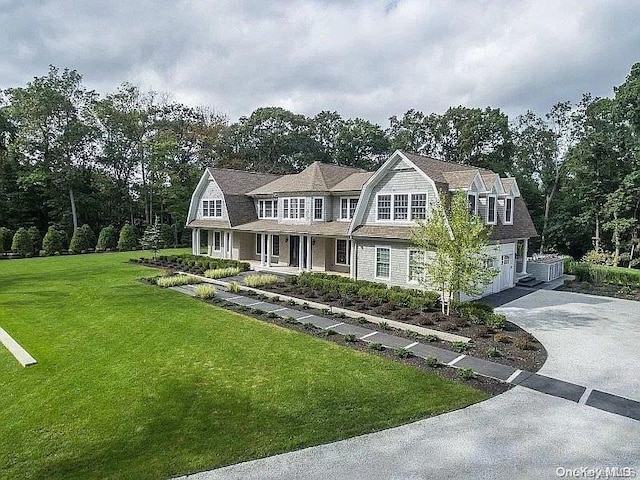 view of front of home featuring a front lawn and a garage