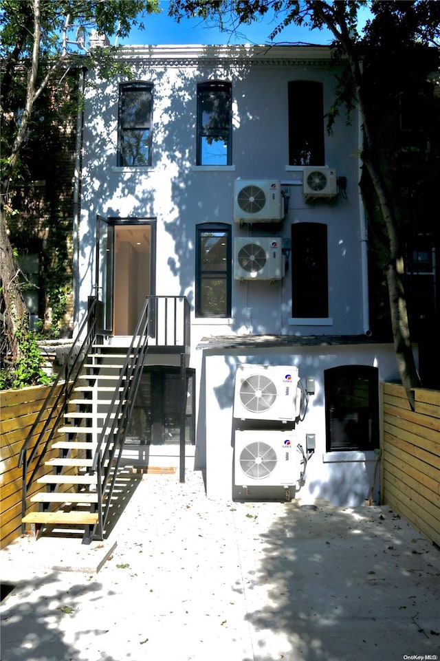 view of front facade featuring ac unit