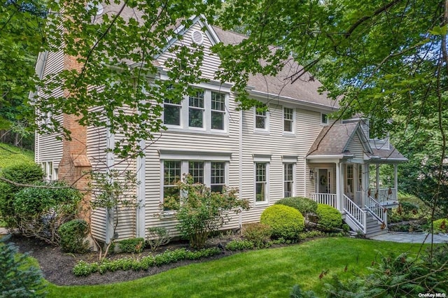 back of house featuring a yard