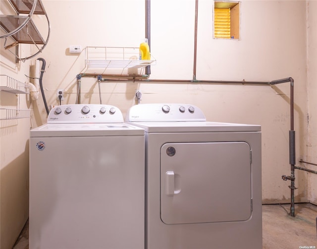 washroom featuring washing machine and dryer