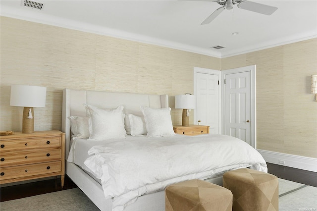 bedroom featuring dark hardwood / wood-style floors, ceiling fan, and crown molding