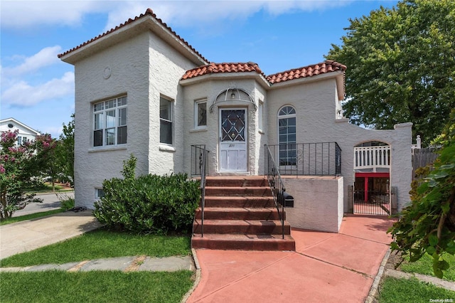 view of mediterranean / spanish-style home