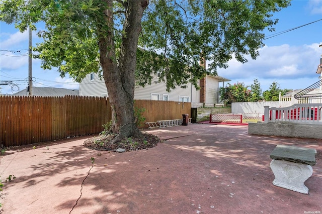 view of yard featuring a patio area